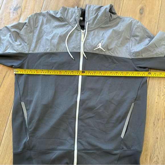 Michael Jordan Men’s Hooded Zip Up Lined Windbreaker - Gray; Size XL - Picture 11 of 13